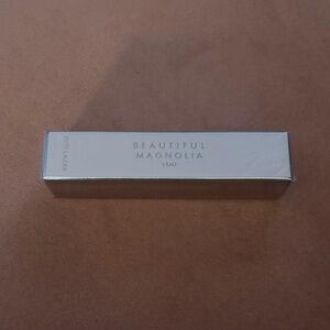 Estee Lauder Beautiful Magnolia L'Eau - White and Silver Box